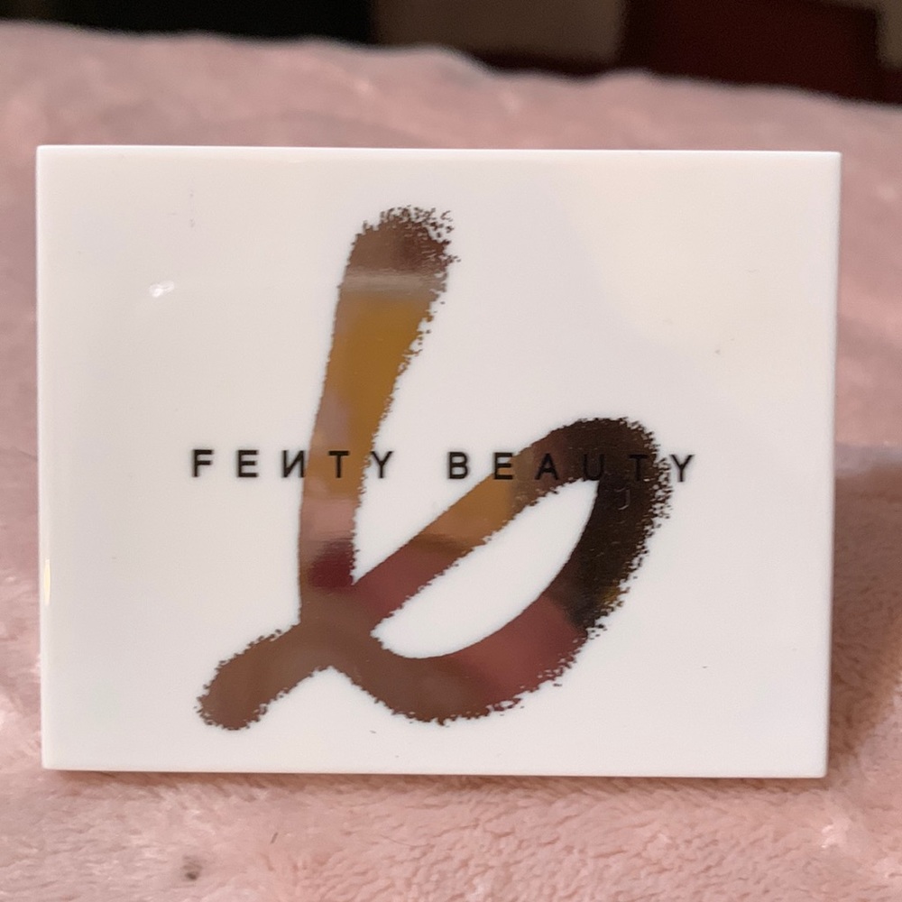 Fenty Beauty Snap shadows Smoky
